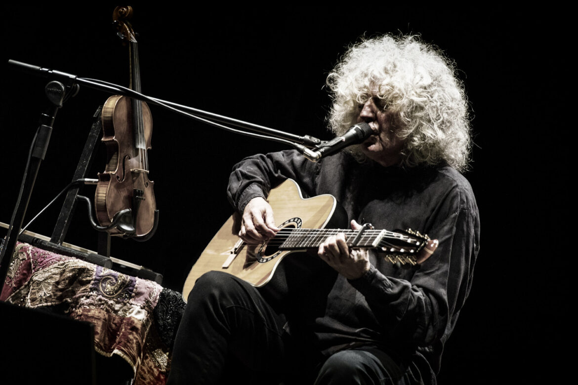 Branduardi chitarra 2 @Ferdinando Bassi pic
