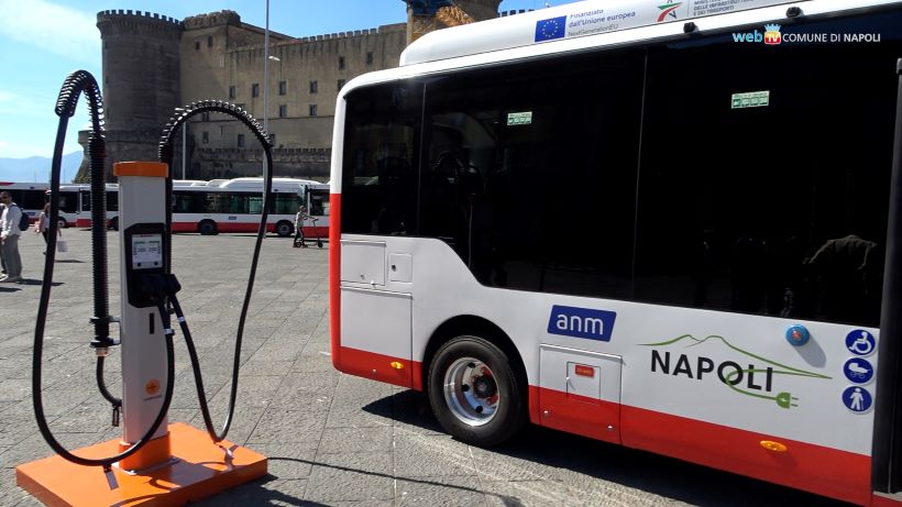 Bus elettrici a Napoli, svolta green