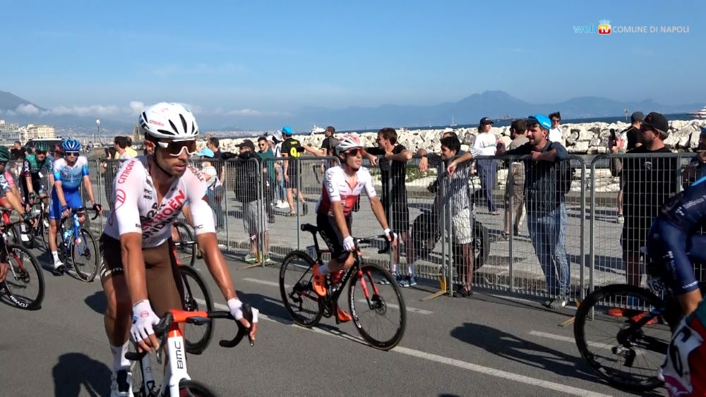 Giro d’Italia giovedì 15 sul lungomare di Napoli