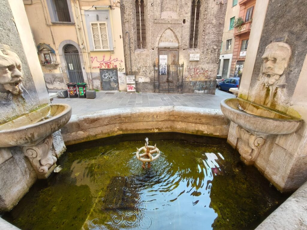 Decoro urbano a Ferragosto a Napoli