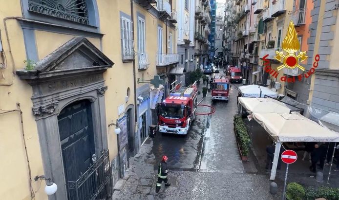 Incendio del Sannazaro, l’ordinanza del Sindaco di Napoli