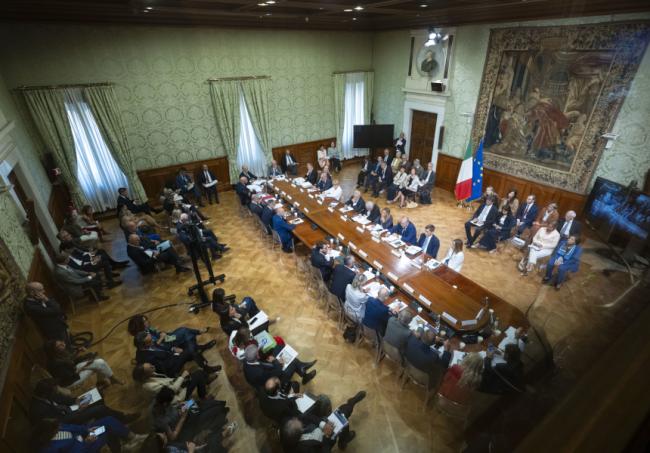 La prudente politica estera ed economica del Governo